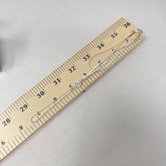 Avon Silvertone Diamond Cut Accented Finger Bracelet‎ Size Large Flower Gift Box - Picture 9 of 9